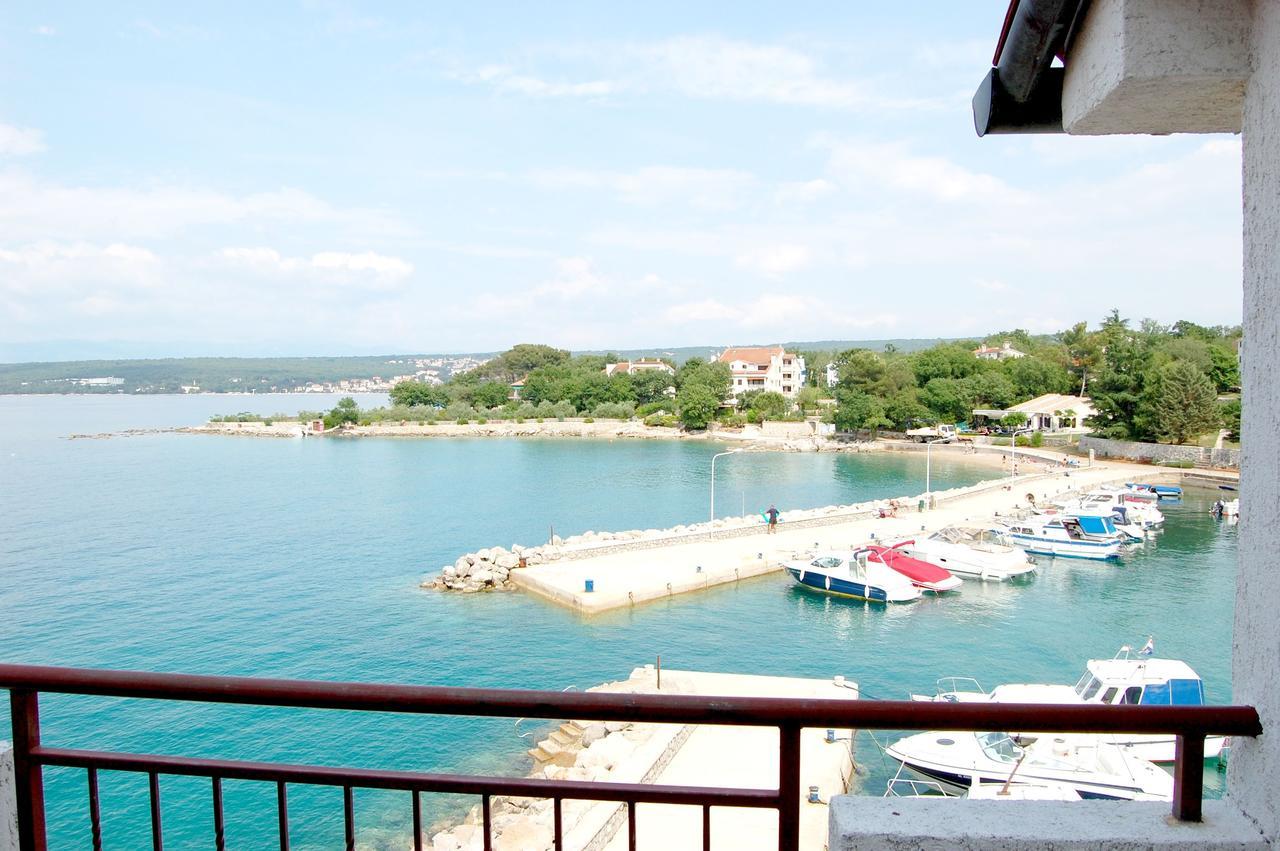 Apartments Myadria Malinska Exterior photo