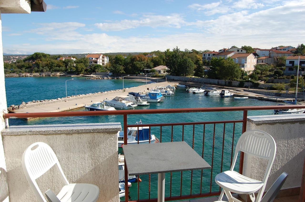 Apartments Myadria Malinska Exterior photo