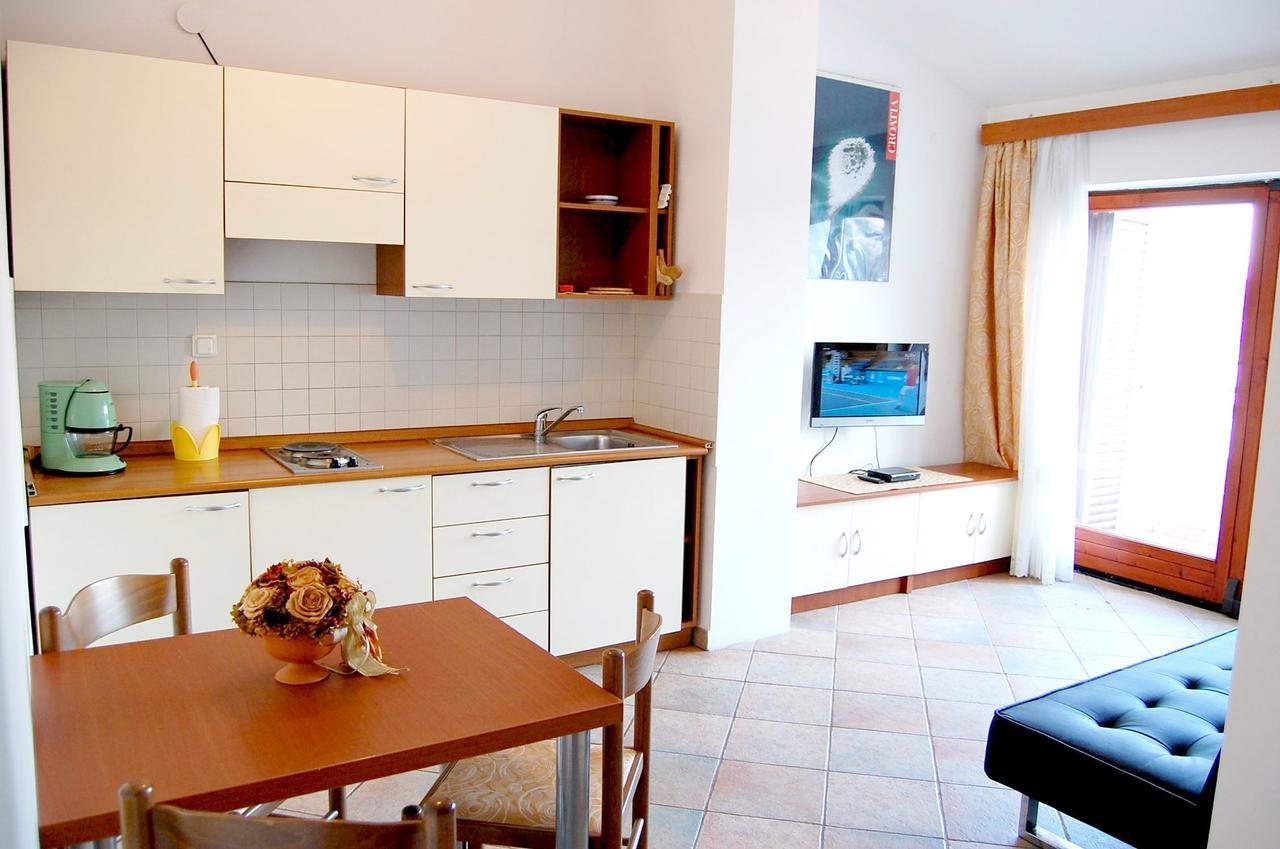 Apartments Myadria Malinska Exterior photo